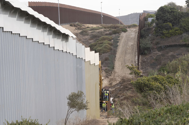 Pentagon is sending 1,500 active duty troops to help secure the U.S ...